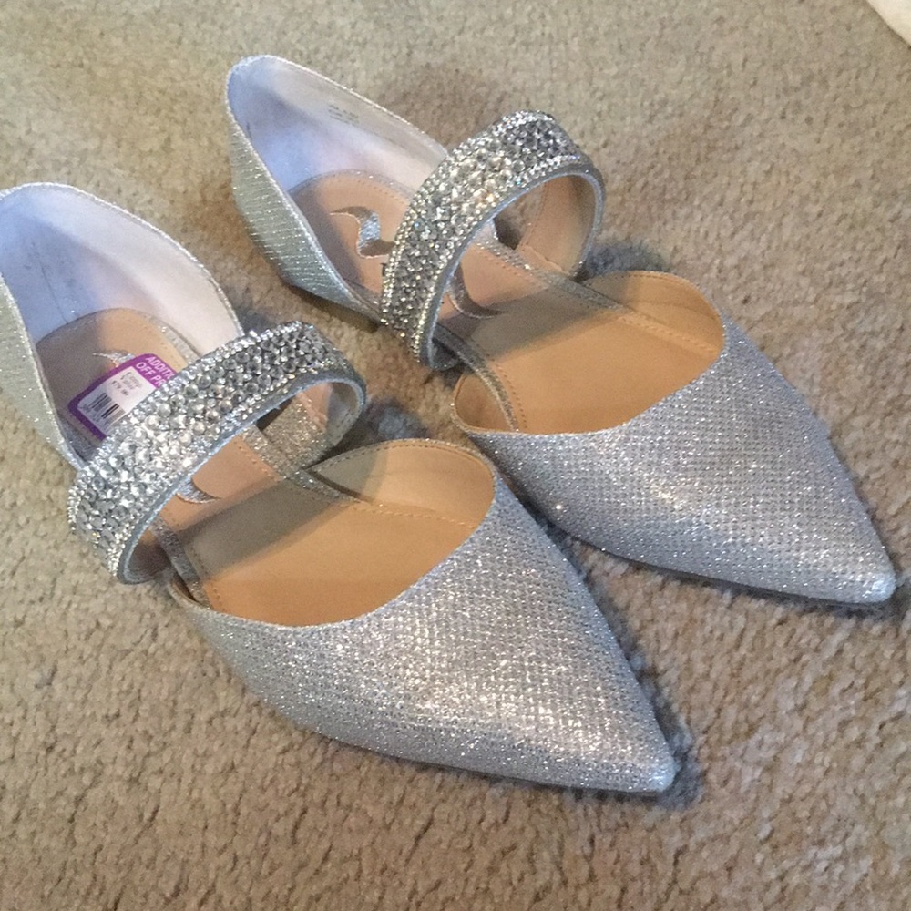 NWT Nina Sparkly Silver Flats Size 6